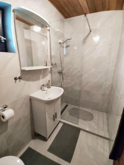 Holiday Home The Hive Slunj Ngoại thất bức ảnh